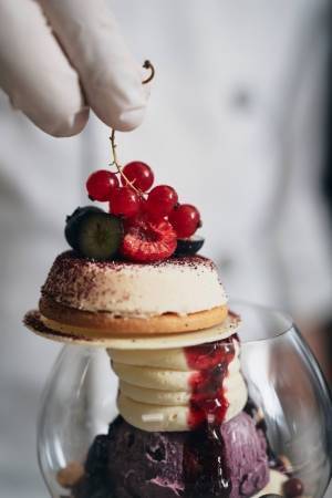 パティシエの技が光るアートのように美しいパフェ。素材や製法、デザインにこだわり抜いたモンサンクレールの新作パフェ