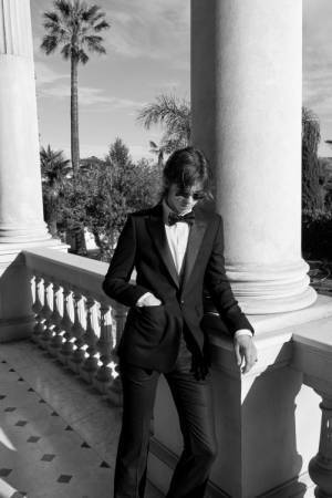 エディ・スリマンが撮り下ろすセリーヌ オム エッセンシャルズ、モデルは英国出身の俳優 アール・ケイヴ