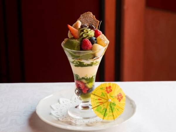 資生堂パーラー銀座本店で味わう江戸の粋。年に1度の新橋花柳界「東をどり」にちなんだデザートメニュー