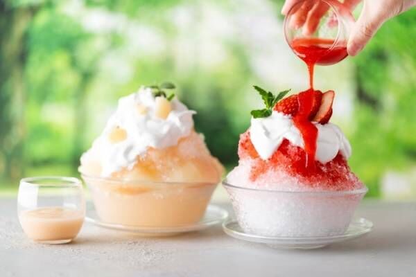 軽井沢マリオットホテルで味わう、信州の深層水から作られたふわふわの氷に夏苺と白桃を使用した2種のかき氷