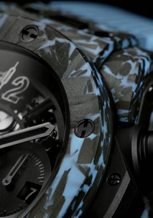 ウブロからカーボンファイバー製のケースとベゼルを採用した日本限定モデル「ビッグ・バン ウニコ カーボン スカイブルー」が登場