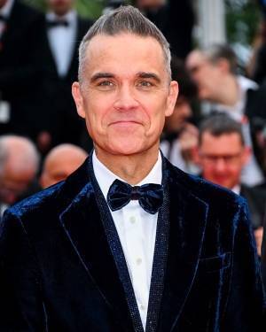 アルマーニ纏った是枝裕和監督らセレブリティが第76回カンヌ国際映画祭に出席