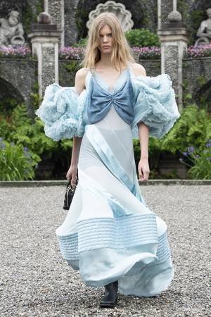 【ルック】ルイ・ヴィトンが2024 クルーズ・コレクションをイタリア・ベッラ島で発表