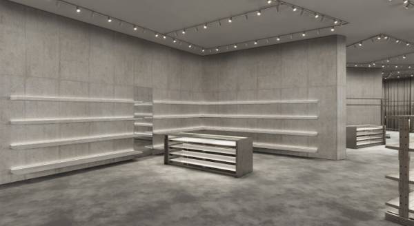 バレンシアガが東急プラザ銀座に期間限定ストアをオープン、「Balenciaga Tokyo」ロゴのDuty Free バッグも限定で登場