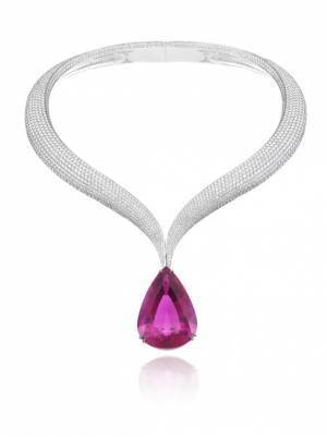 ショパールのハイジュエリーを纏ったaespaが第76回カンヌ国際映画祭のレッドカーペットに登場