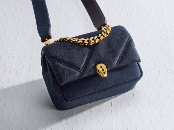 ブルガリからカボションカットにインスパイアされた「セルペンティ」のデニムバッグが日本限定で登場