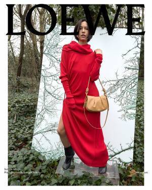 ロエベが2023年秋冬プレコレクションキャンペーンを発表。11人の個性的な才能たちをユルゲン・テラーが撮影