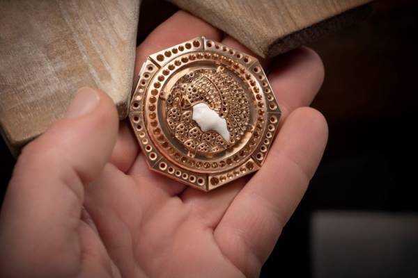 ブルガリ「メディテラニア」から美と職人技を称える壮麗なタイムピースが誕生