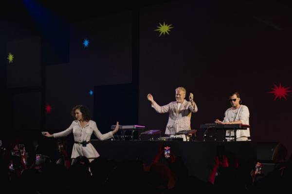 シャネルが東京で6年ぶりとなるコレクション・ショーを開催。東京のアートシーンと新たなつながりを築くショーに