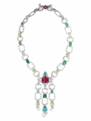 グッチが新しいハイジュエリーコレクション「Gucci Allegoria」を発表。自然が見せる魅惑的な変化や儚い美しさを表現