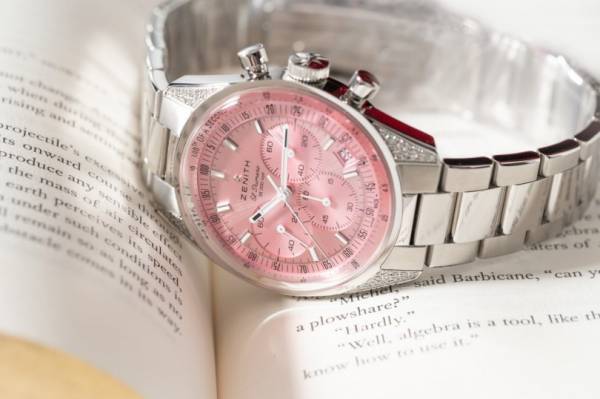 ゼニスが特別なタイムピース「クロノマスター オリジナル ピンク」をオークションに出品。乳がん撲滅のための国際的な支援へ全額寄付