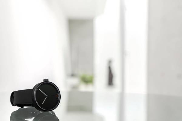 群馬精密が建築家・窪田勝文と生み出すミニマリズムを体現するこだわりのタイムピース