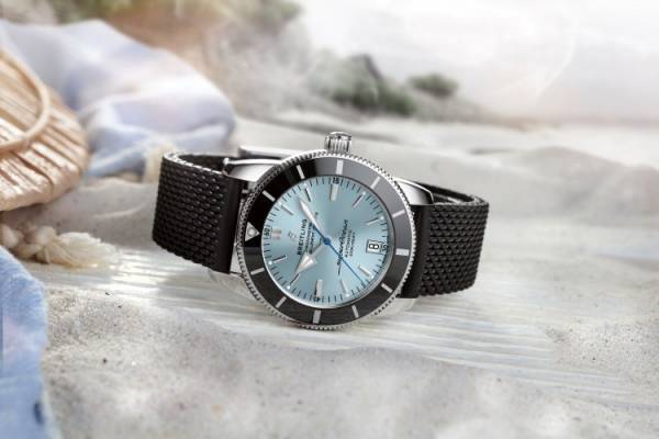 さわやかなアイスブルー文字盤!が印象的! ブライトリングからケース径42mmのダイバーズウオッチが日本限定200本で登場