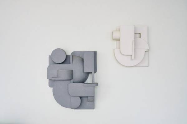 IDEE Galleryで幾何学的なフォルムが特徴の陶芸家 デレク・ウィルソンのセラミック作品の展示販売会を開催