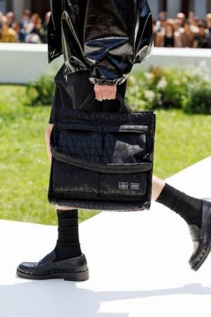 【ルック】メゾン ヴァレンティノがミラノで 2024年春夏メンズウエアコレクションを発表