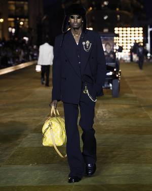 【ルック】ファレル・ウィリアムスによる初のショー! ルイ・ヴィトンが2024春夏メンズ・コレクション ファッションショーをパリで開催
