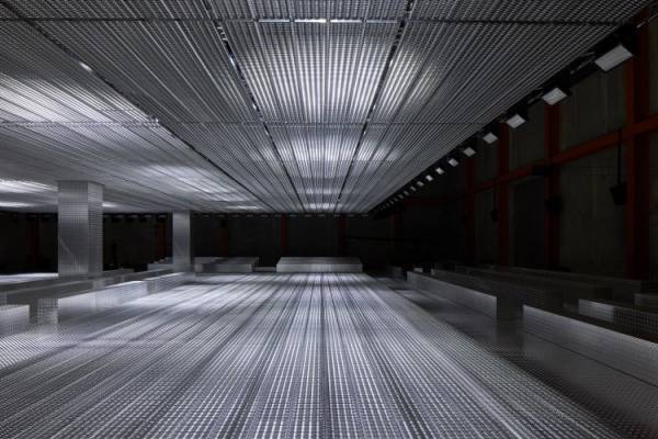 【ルック】プラダが2024年春夏メンズファッションショーをミラノで開催