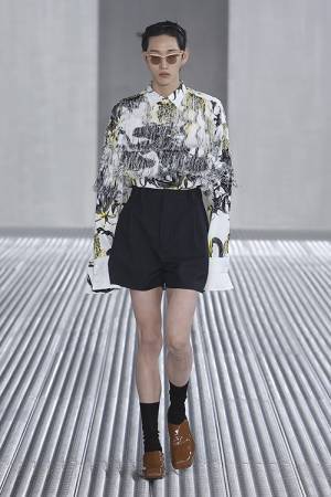 【ルック】プラダが2024年春夏メンズファッションショーをミラノで開催