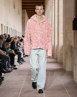 【ルック】ジバンシィが2024年サマー メンズ コレクションをパリで発表