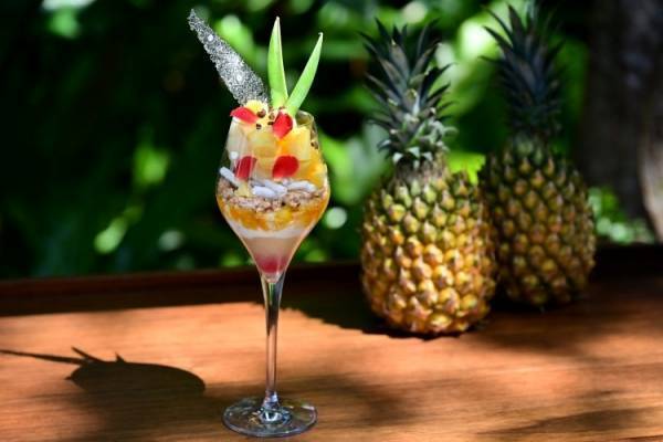 沖縄県産最高級パイナップル「ゴールドバレル」を贅沢に使用したザ・リッツ・カールトン沖縄のパフェ