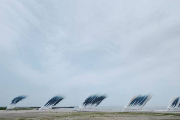 現代美術家、蔡國強による花火のプロジェクト「白天花火《満天の桜が咲く日》」を実現