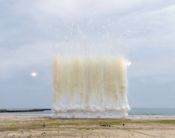 現代美術家、蔡國強による花火のプロジェクト「白天花火《満天の桜が咲く日》」を実現