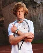 テニス好き向けタイムピース「ブルガリ アルミニウム マッチポイント 限定モデル」をアンドレイ・ルブレフが着用