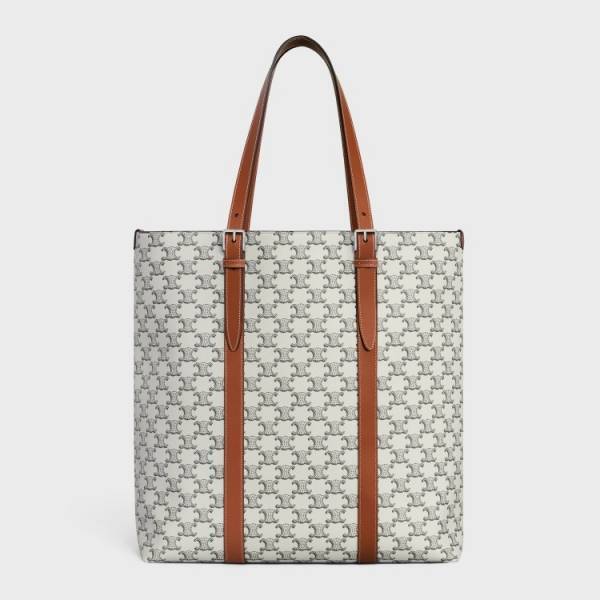 セリーヌ オム 「トリオンフ キャンバス」シリーズの新作が登場。エディ・スリマンがメゾンのアーカイブバッグをアップデート