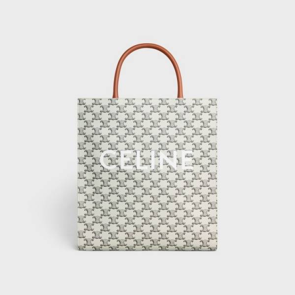 セリーヌ オム 「トリオンフ キャンバス」シリーズの新作が登場。エディ・スリマンがメゾンのアーカイブバッグをアップデート