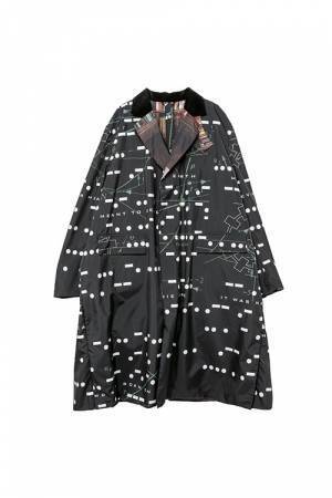 sacai が映画「インターステラー」に 登場する本棚やモールス信号をドレスに表現したコラボアイテムを発売