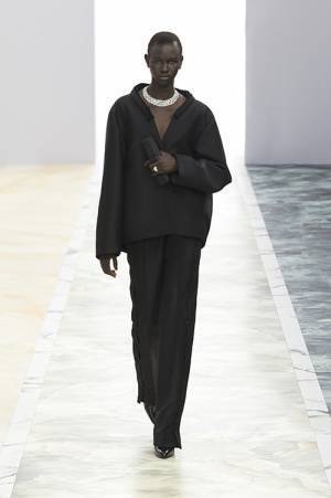 【ルック】フェンディが 2023年秋冬 クチュールコレクションを発表