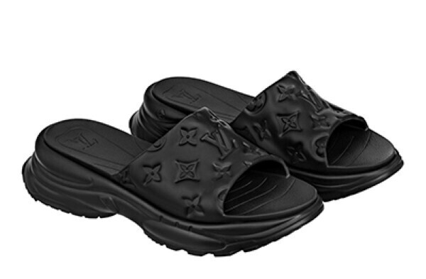 夏にぴったり! モノグラム・パターンをエンボス加工したルイ・ヴィトンの新作サンダル