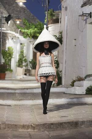 【ルック】ドルチェ&ガッバーナがイタリアのプーリアでアルタ モーダ コレクションを発表