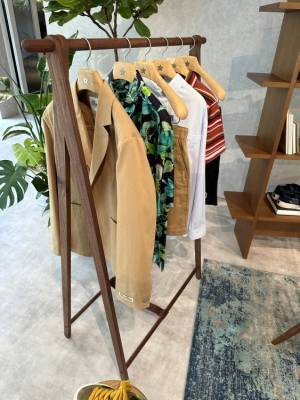 キム・ジョーンズとデニム ティアーズのコラボカプセルコレクション「ディオール ティアーズ」の ポップアップを原宿で開催