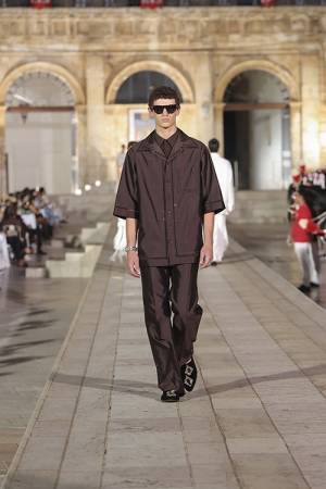 【ルック】ドルチェ&ガッバーナが南イタリア・オストゥーニでアルタ サルトリア コレクション（男性用高級仕立服）を発表