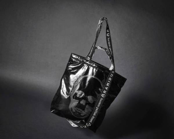 ルシアン ペラフィネとバッグブランド ラミダスがタッグ! 光沢感あるボディにスカルモチーフをマットな質感で配置