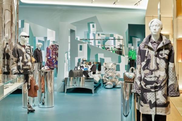 ルイ・ヴィトン表参道店と渋谷メンズ店に、新作2023秋冬コレクションのウィンドウとポップアップスペースが登場
