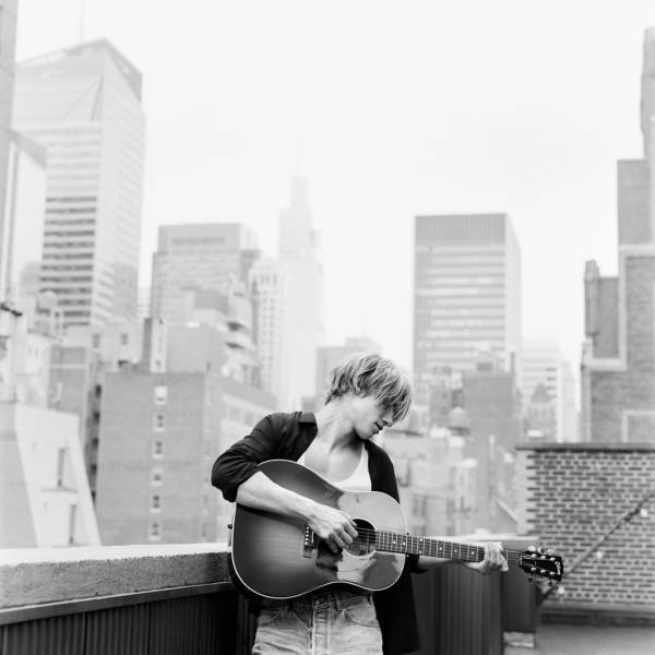 セリーヌのエディ・ スリマンが撮り下ろすPORTRAITシリーズにリヴォン・ホークが登場