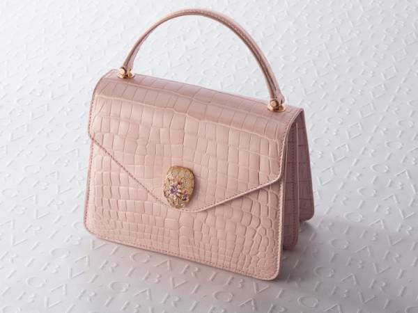 ブルガリが誘う色彩の旅。フェミニンな2つの宝石を2種類の「セルペンティ フォーエバー クモ」で匠の技を披露