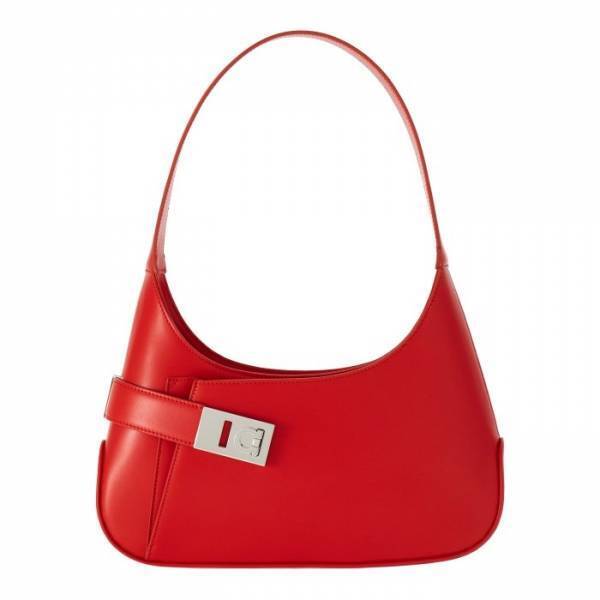 フェラガモが新宿伊勢丹でポップアップを開催。ガラスレザーを使用した「HUG」のダークブラウンカラーが限定アイテムとして登場