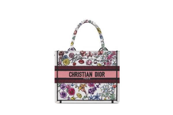 クリスチャン・ディオールの生家、グランヴィルの庭園を思わせる「フロリレージョ」モチーフをあしらったアイテムが登場