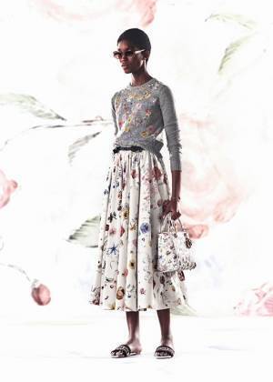 クリスチャン・ディオールの生家、グランヴィルの庭園を思わせる「フロリレージョ」モチーフをあしらったアイテムが登場