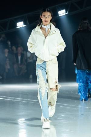 【ルック】「カナコ サカイ」の初ショーを皮切りに2024年春夏ファッションウィークがスタート