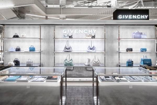 ジバンシィGINZA SIXがオープン。クリエイティブ・ディレクターのマシュー・M・ウィリアムズも来日