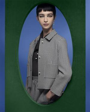 メゾンの永遠のヘリテージであり、シグネチャーコードのひとつ「千鳥格子」が彩るディオールの最新コレクション