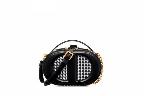 メゾンの永遠のヘリテージであり、シグネチャーコードのひとつ「千鳥格子」が彩るディオールの最新コレクション