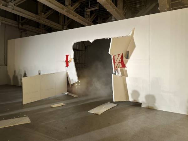 【ルック】KAMIYAが2024年春夏コレクションを楽天ファッションウィーク東京で発表