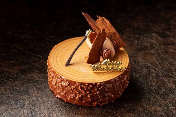 【2023年クリスマスケーキ】ペストリーチームが丹精を込めて作る、コンラッド東京の上質なクリスマススイーツ