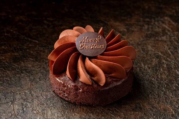 【2023年クリスマスケーキ】ペストリーチームが丹精を込めて作る、コンラッド東京の上質なクリスマススイーツ