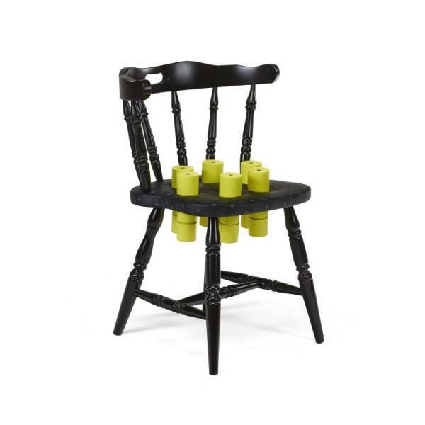 MCMが英国人デザイナーのインカ・イロリとのコラボを発表。MCMの残布をデザインに取り入れ生まれ変わった10脚の椅子を紹介